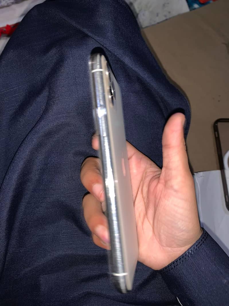 Apple iPhone 11 Pro 1