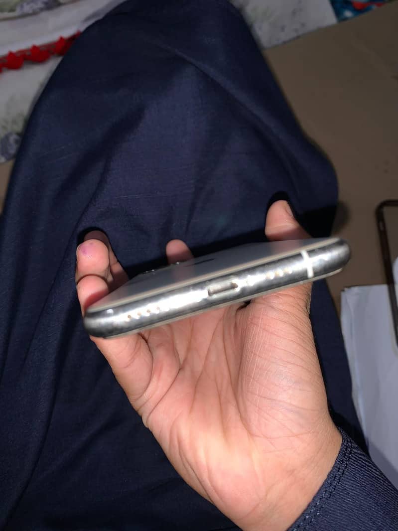 Apple iPhone 11 Pro 2