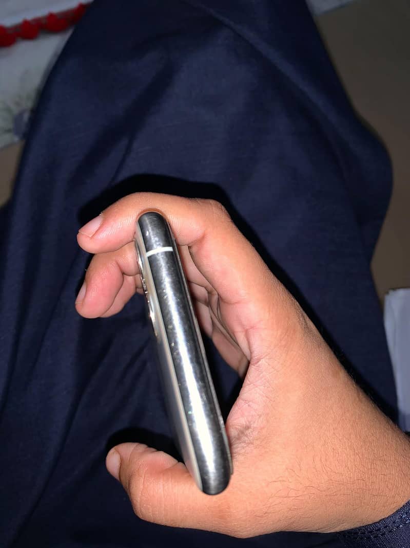 Apple iPhone 11 Pro 4