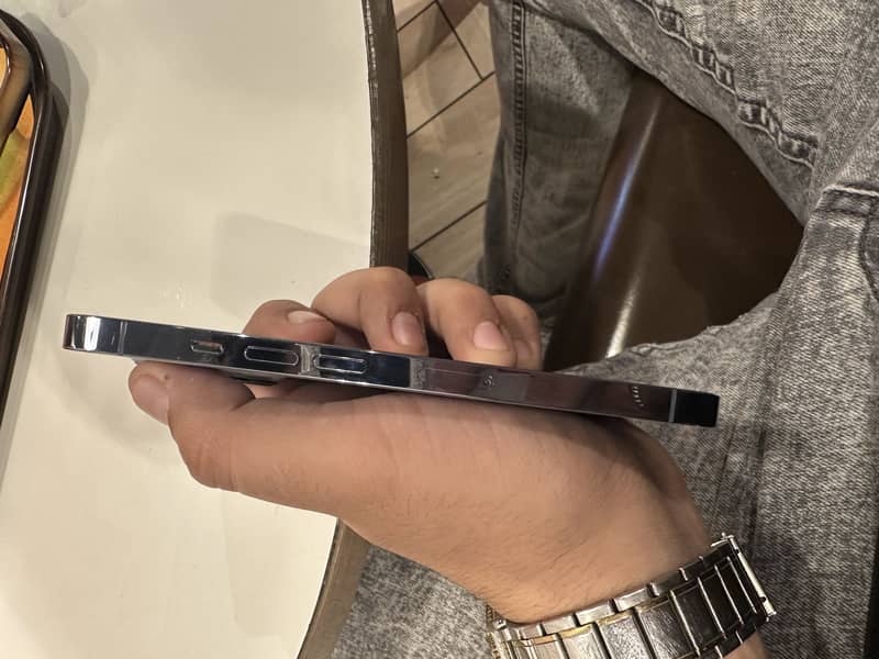 Apple iPhone 13 Pro 4