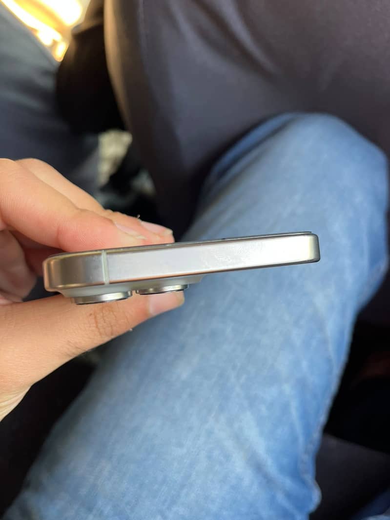 Apple iPhone 16 Pro Max 0