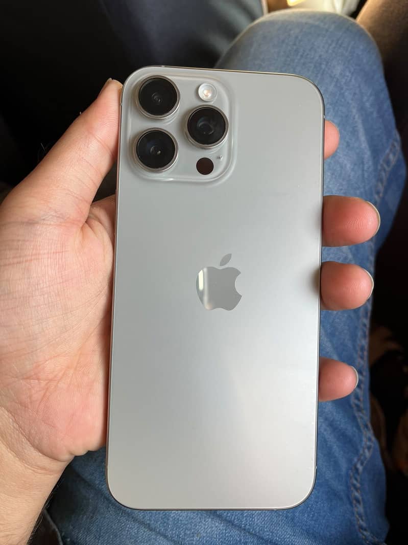 Apple iPhone 16 Pro Max 3