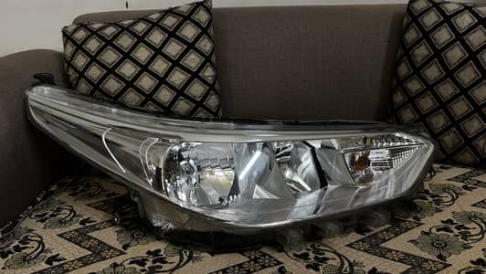 TOYOTA YARIS HEAD LIGHT RIGHT SIDE