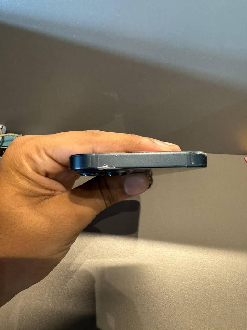 Apple iPhone 13 7