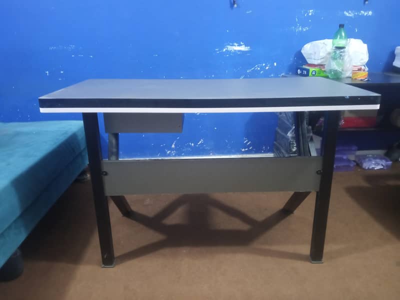 Office table Good Quality 2
