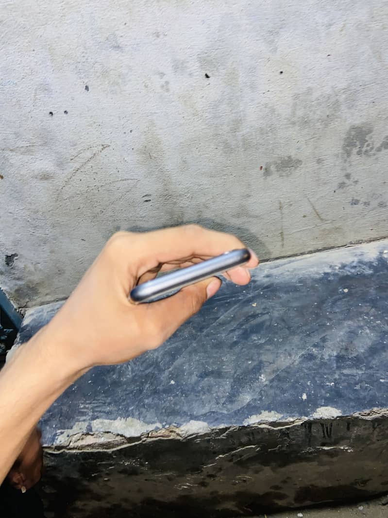Apple iPhone 11 10