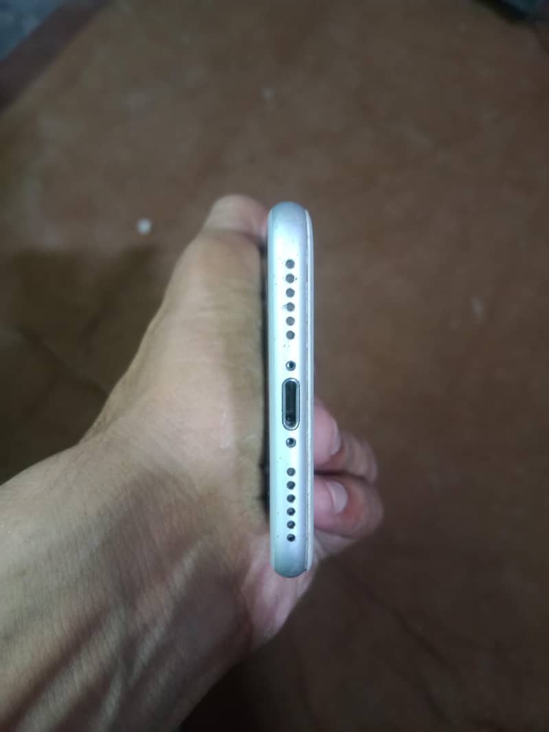 Apple iPhone 7 0