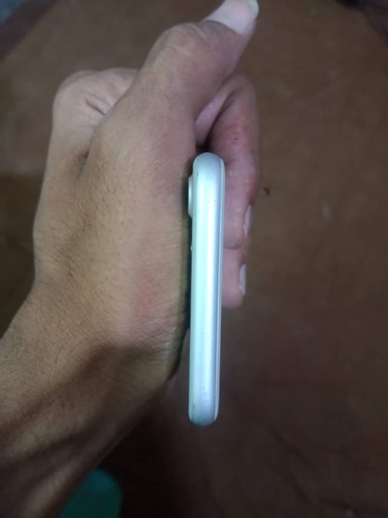 Apple iPhone 7 1