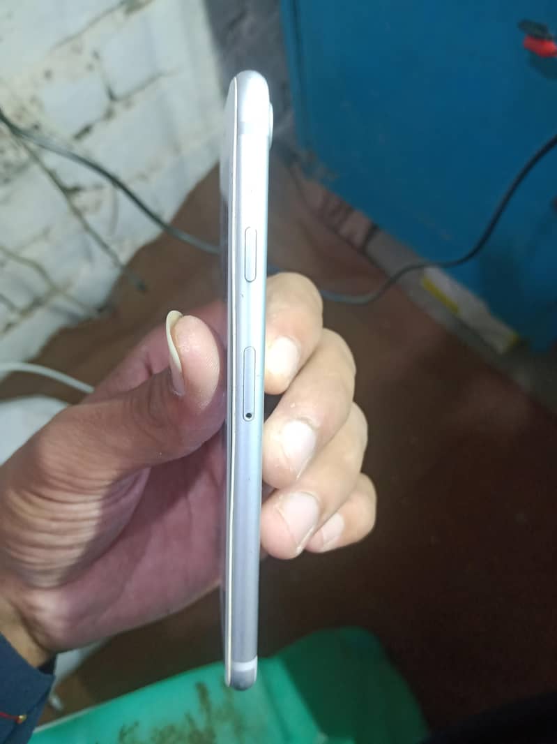 Apple iPhone 7 4