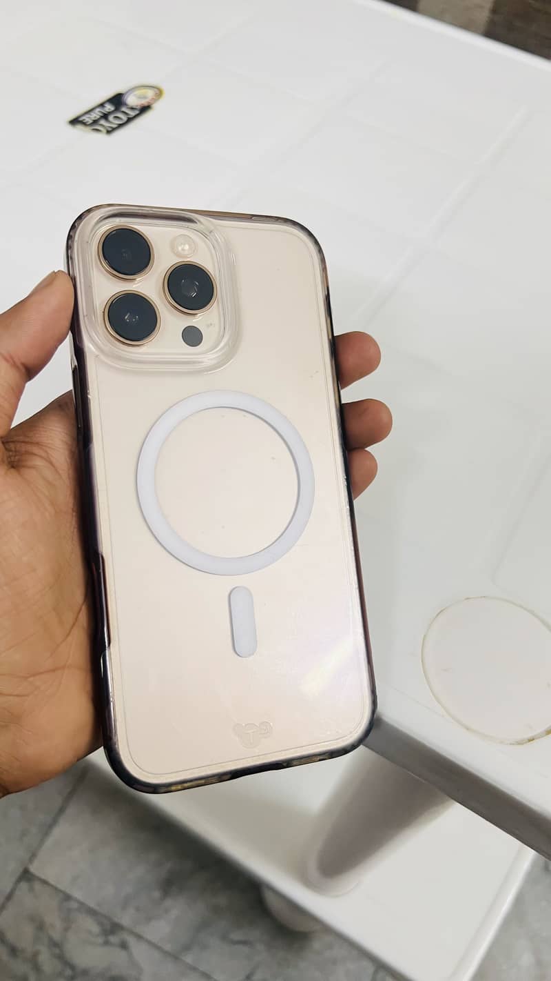 Apple iPhone 16 Pro Max 0