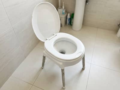 Portable Commode Chair / Toilet Seat – New Condition