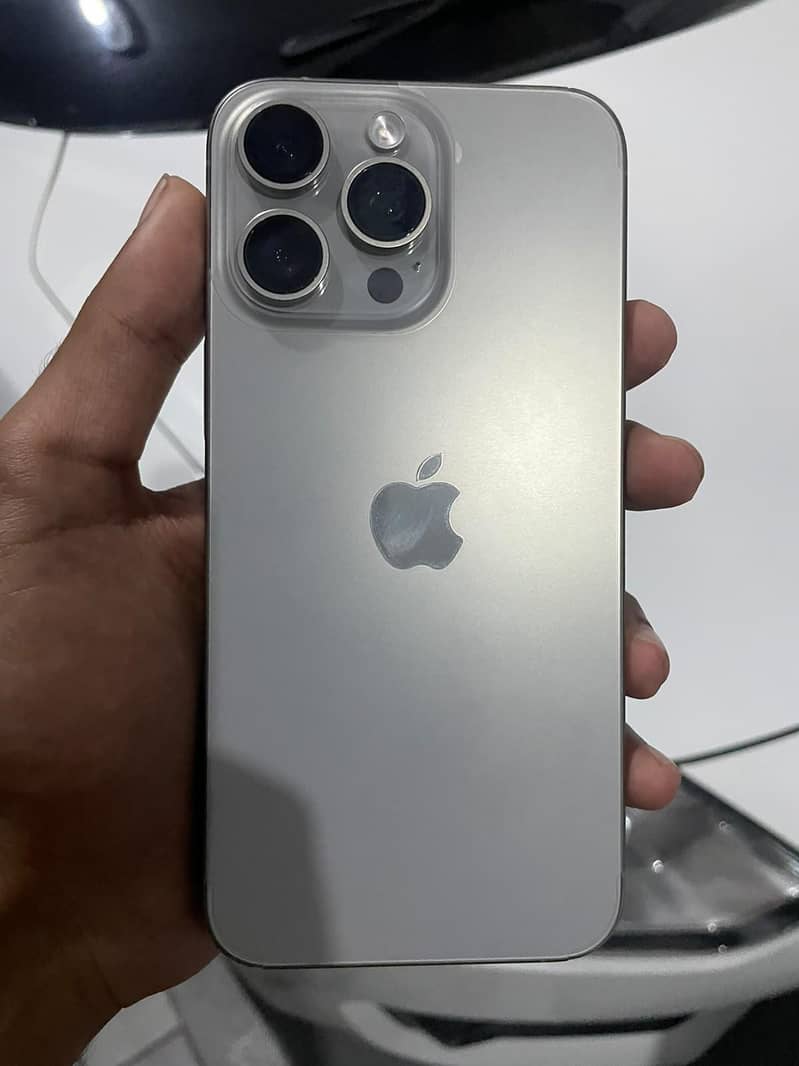 Apple iPhone 15 Pro Max 1