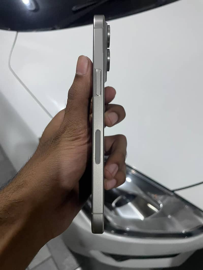 Apple iPhone 15 Pro Max 4
