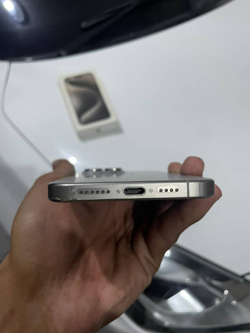 Apple iPhone 15 Pro Max 6