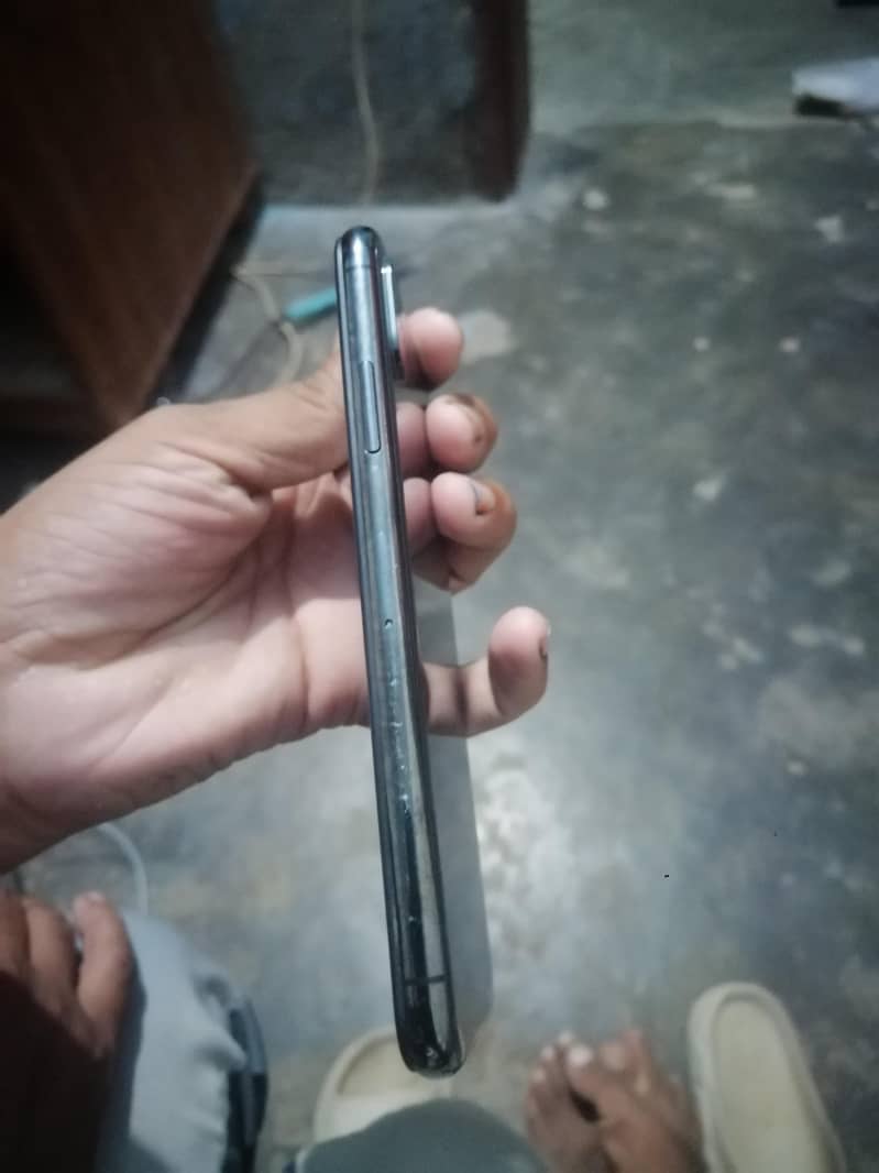 Apple iPhone X 4