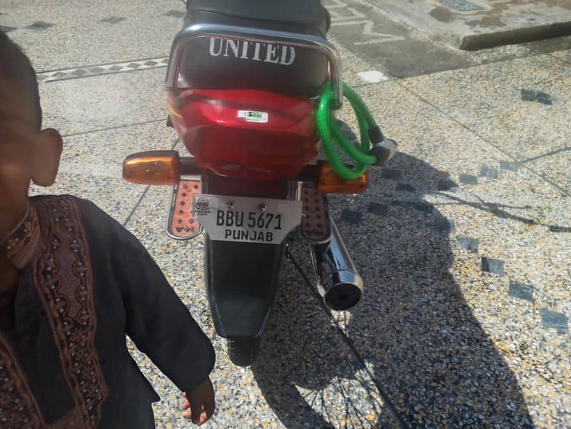 United 100 1