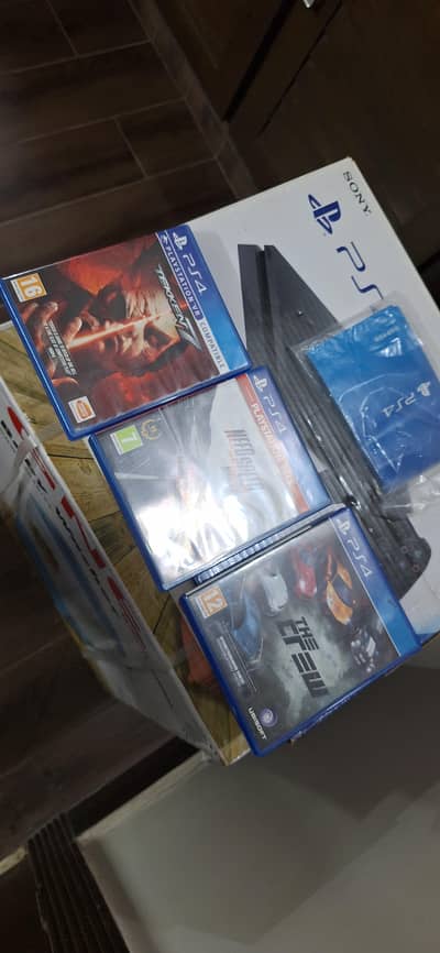 PS4 slim 500 Gb  10 /10 condition