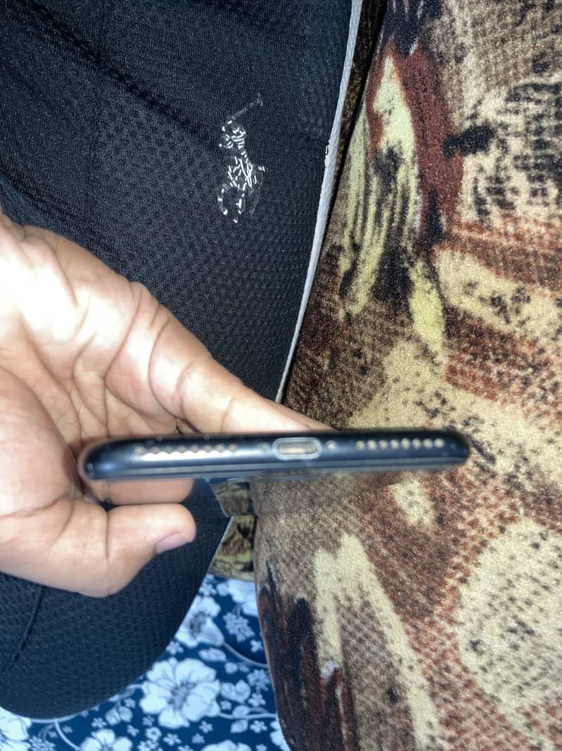 Apple iPhone 7 Plus 3