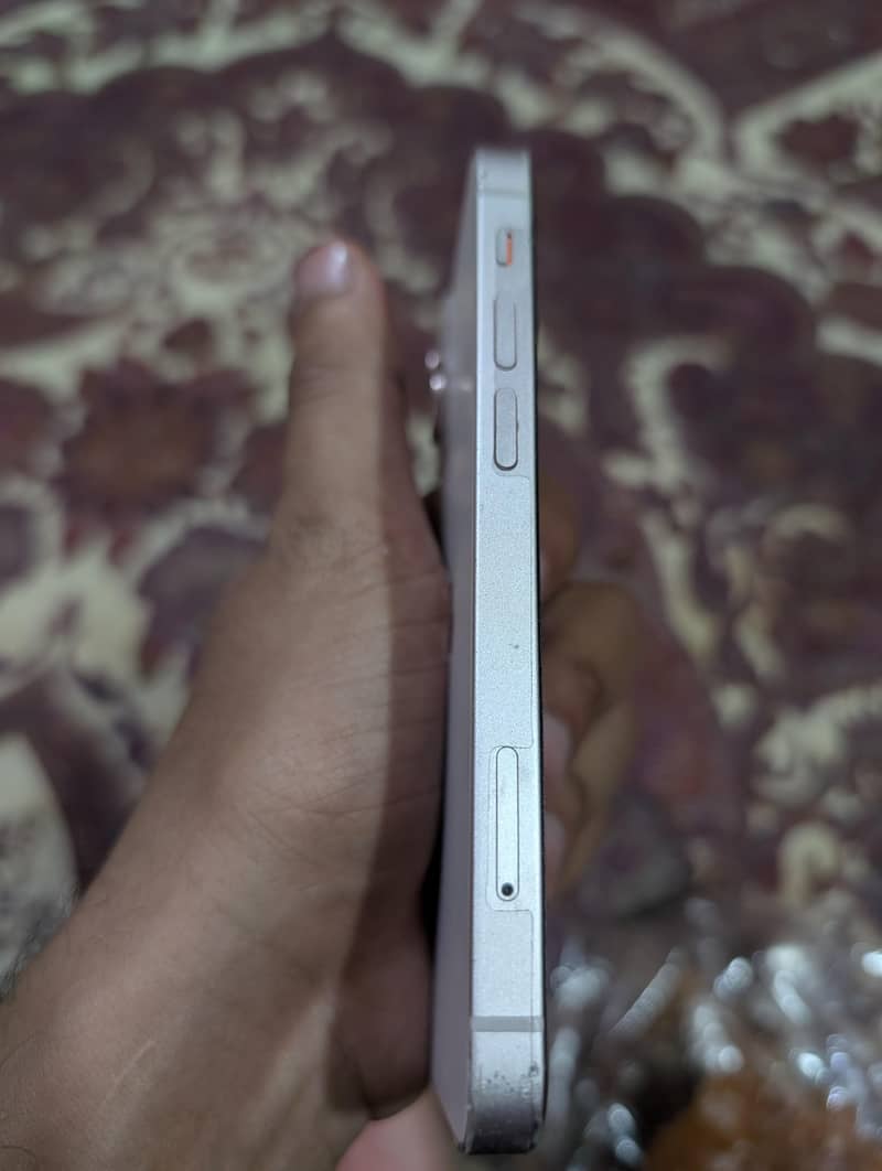 Apple iPhone 13 mini 4