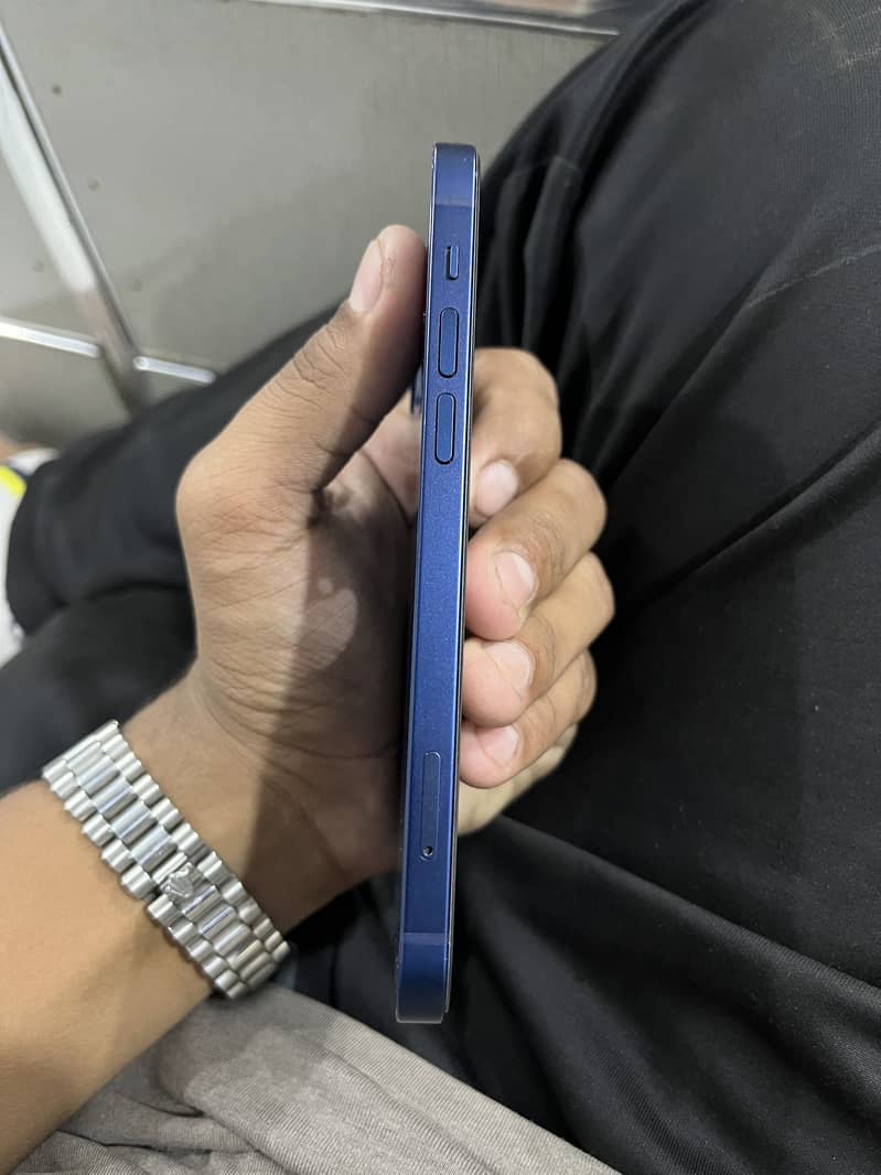 Apple iPhone 12 0