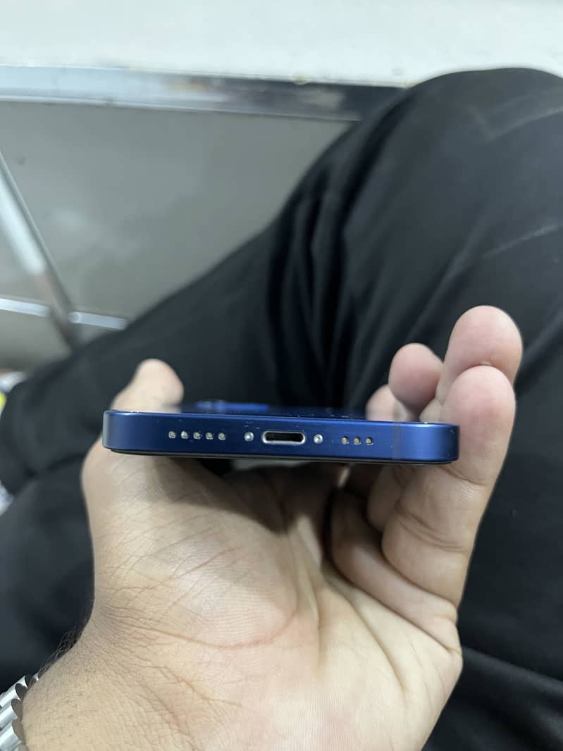 Apple iPhone 12 1
