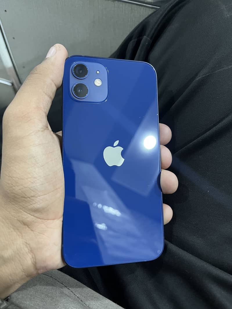 Apple iPhone 12 4