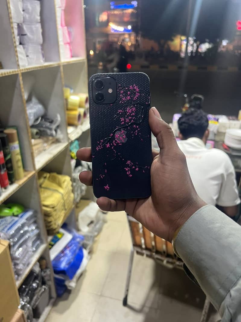 Apple iPhone 12 1