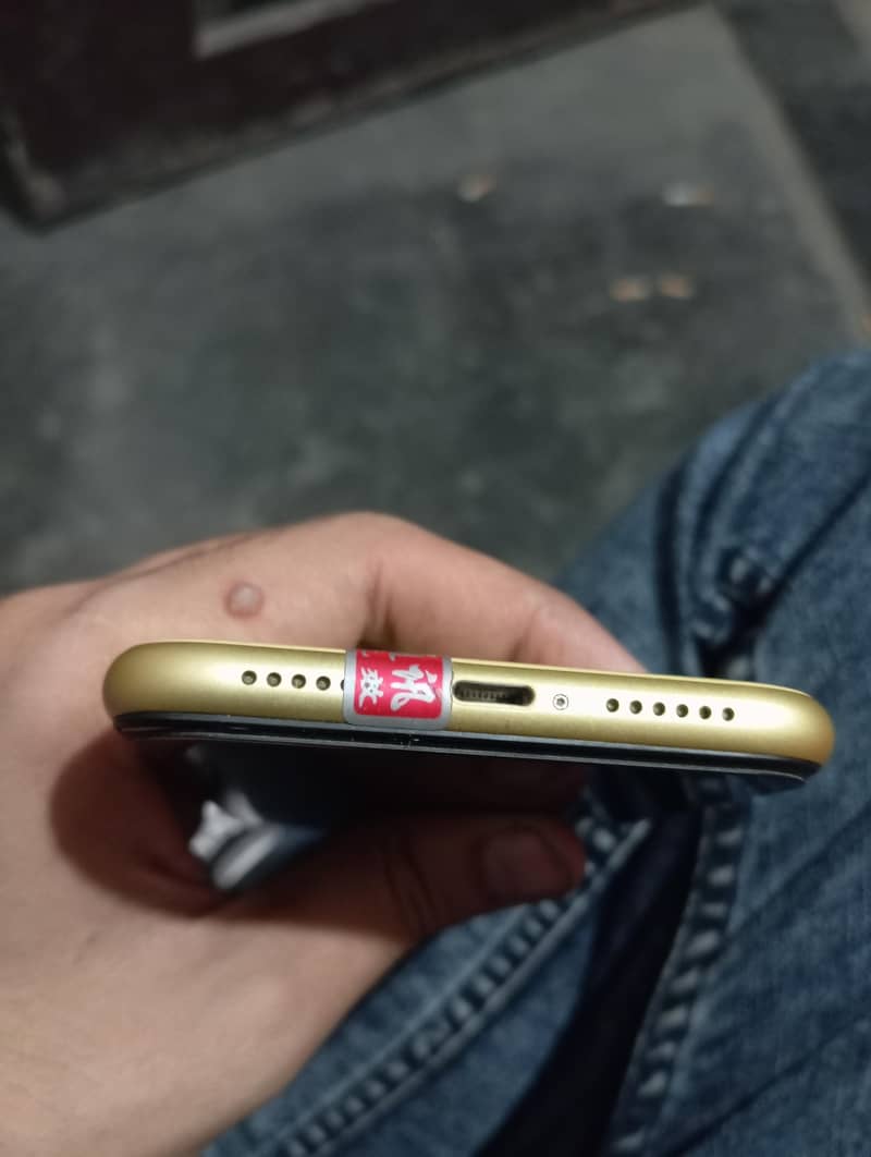 Apple iPhone 11 4