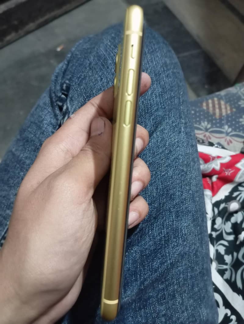 Apple iPhone 11 7