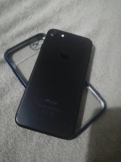 Apple iPhone 7 32gb with back cover