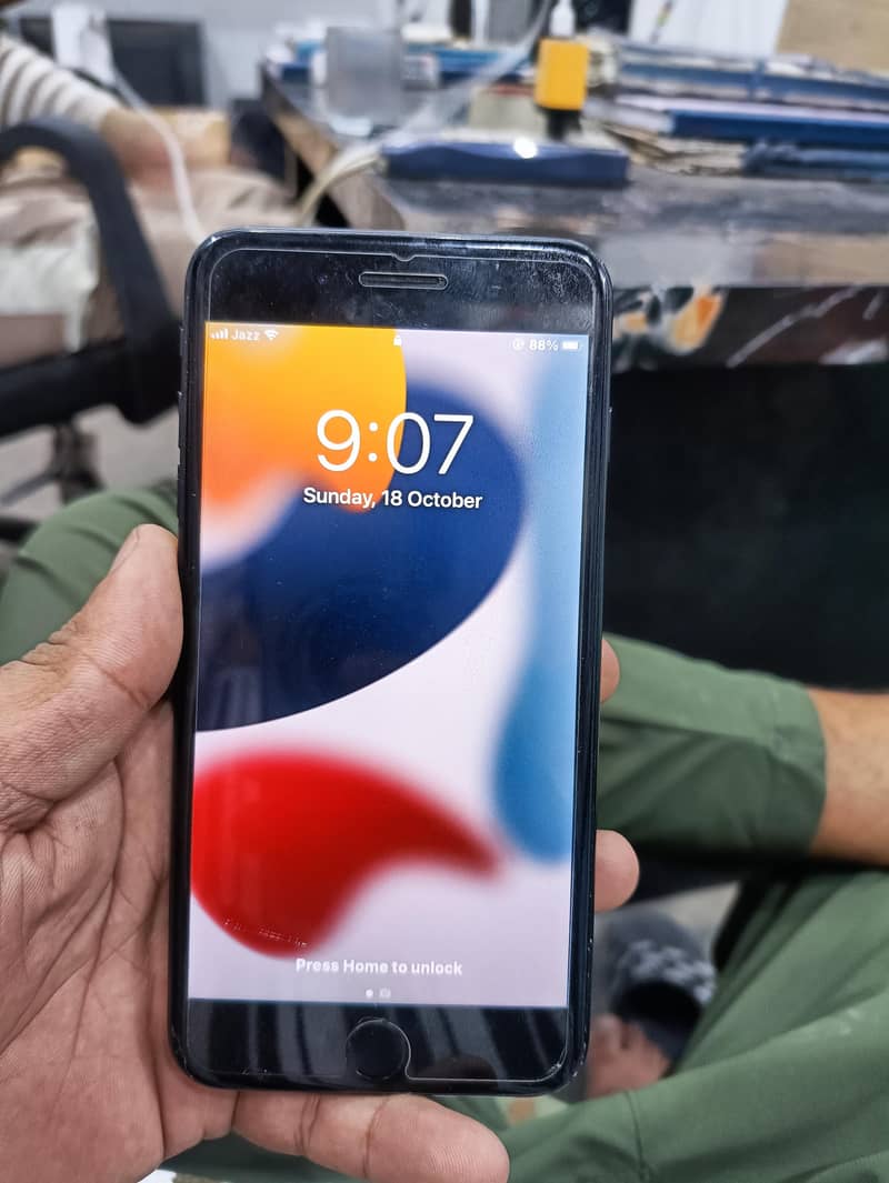 Apple iPhone 7 Plus 0