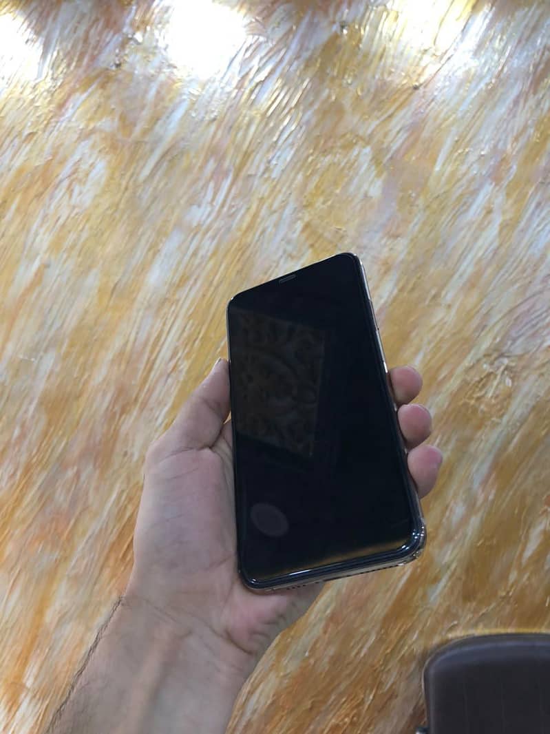 Apple iPhone 11 Pro Max 4