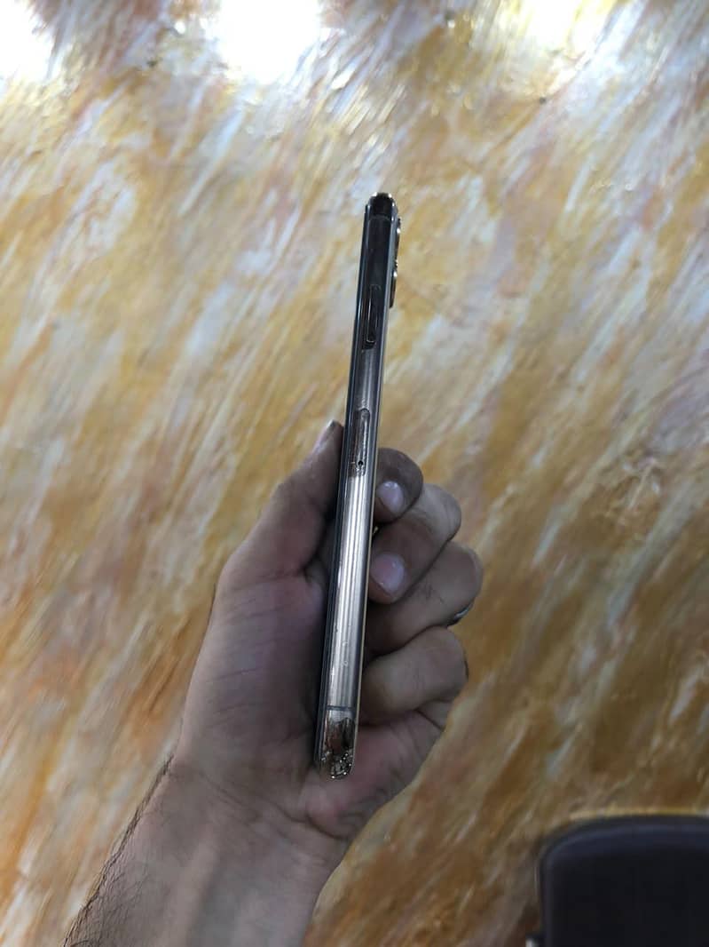 Apple iPhone 11 Pro Max 5