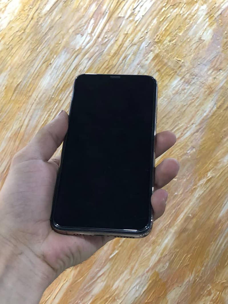 Apple iPhone 11 Pro Max 6