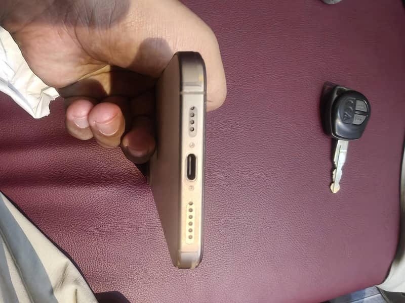 Apple iPhone 16 Pro Max 2
