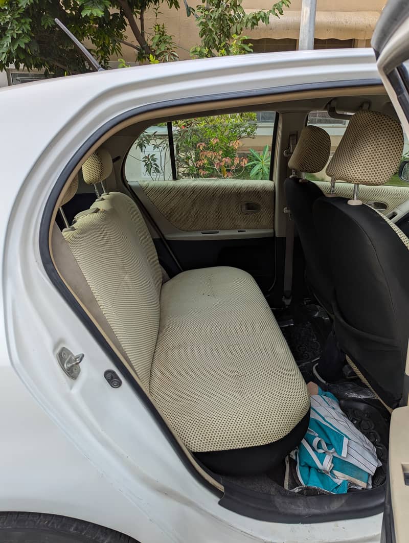 Toyota Vitz 2011 5