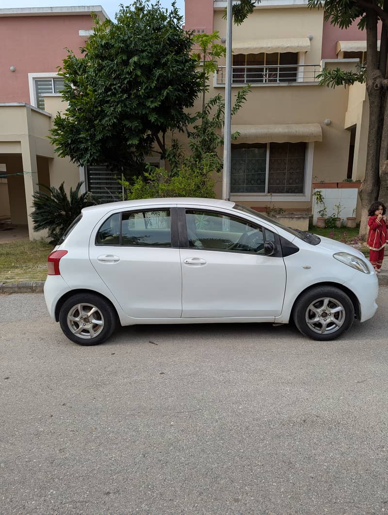 Toyota Vitz 2011 8