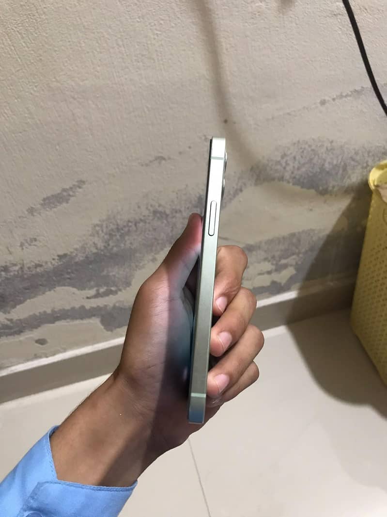 Apple iPhone 12 2