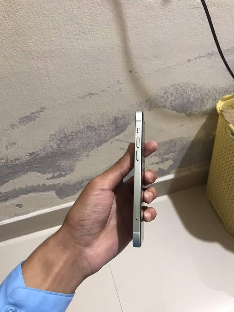 Apple iPhone 12 3