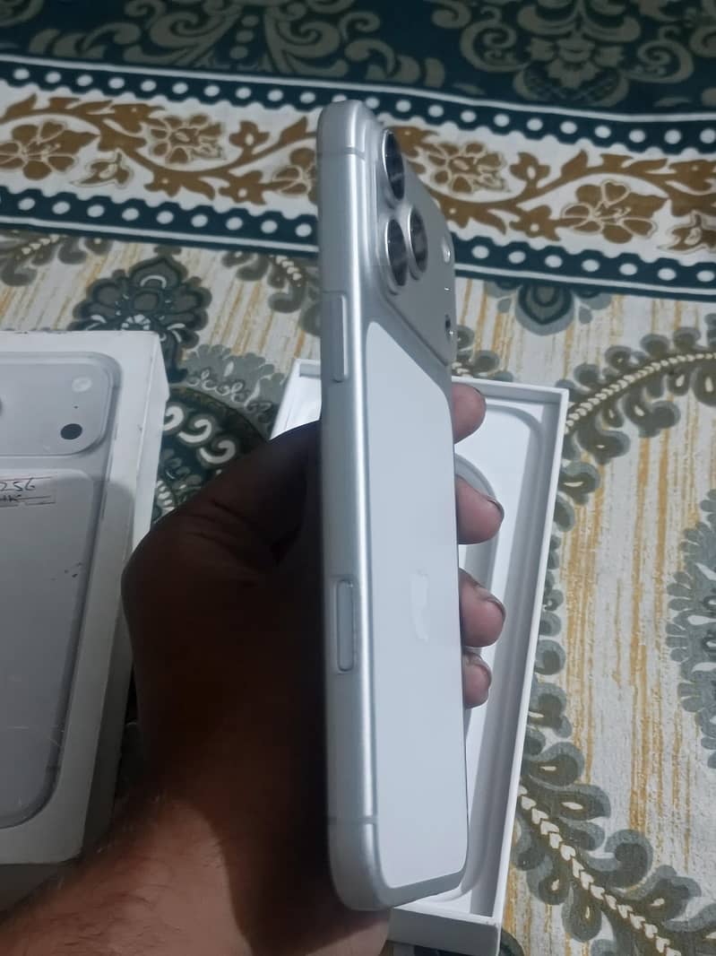 iPhone 17 pro Max 3