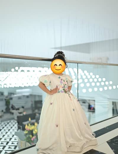 Off-white color frock for 4-5 years old