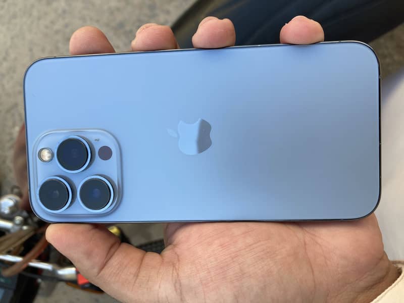 Apple iPhone 13 Pro 1