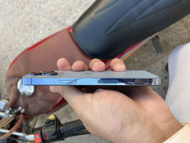 Apple iPhone 13 Pro 2