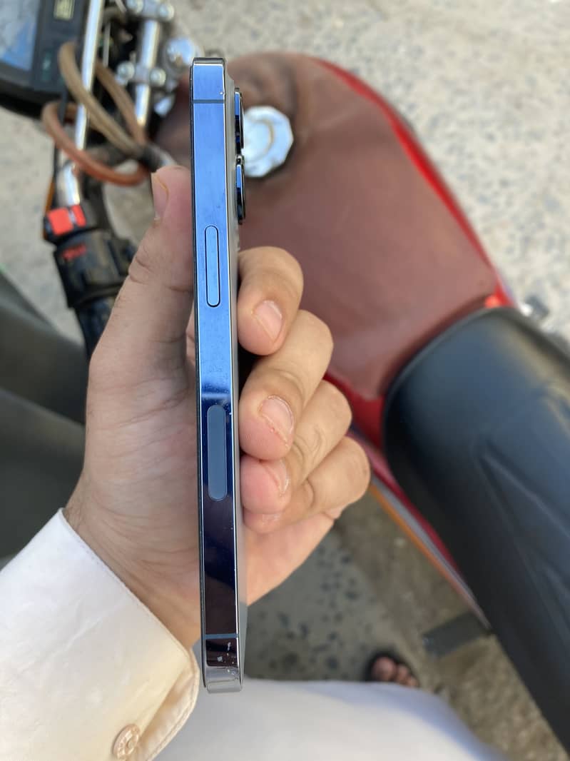 Apple iPhone 13 Pro 3