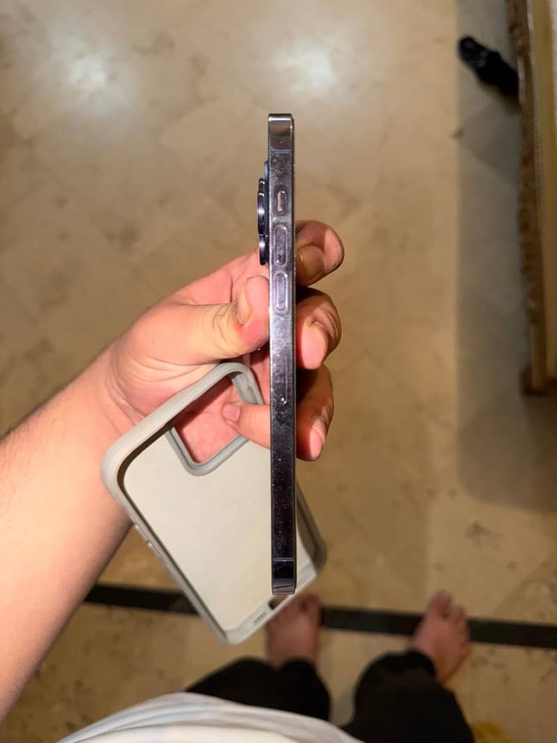 Apple iPhone 14 Pro Max 1