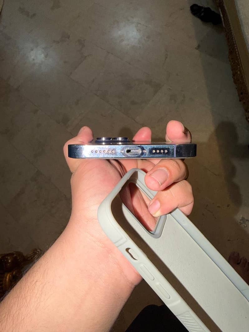 Apple iPhone 14 Pro Max 4