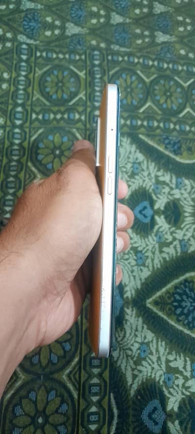 OPPO F21