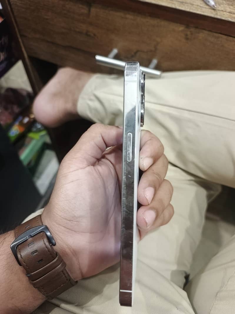Apple iPhone 14 Pro Max 2