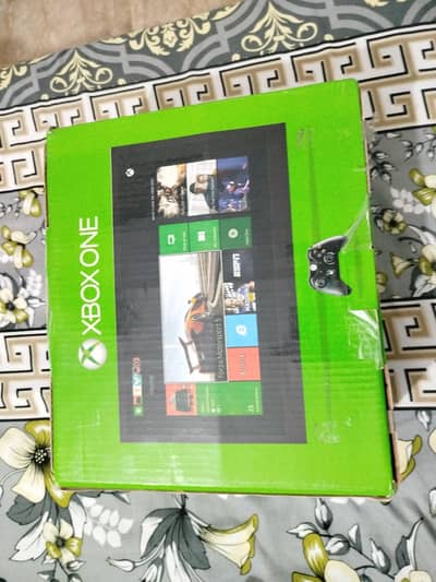 XBOX One Console with 3 Controller and 2 Batteries and charger