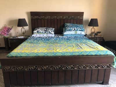 Bed Set Complete With Side Table & Dressing